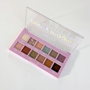 Formula Z Pretty Magic Eyeshadow Palette (full size)